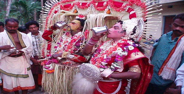 Babbu Swamy visiting Ackwale Mane after Kola